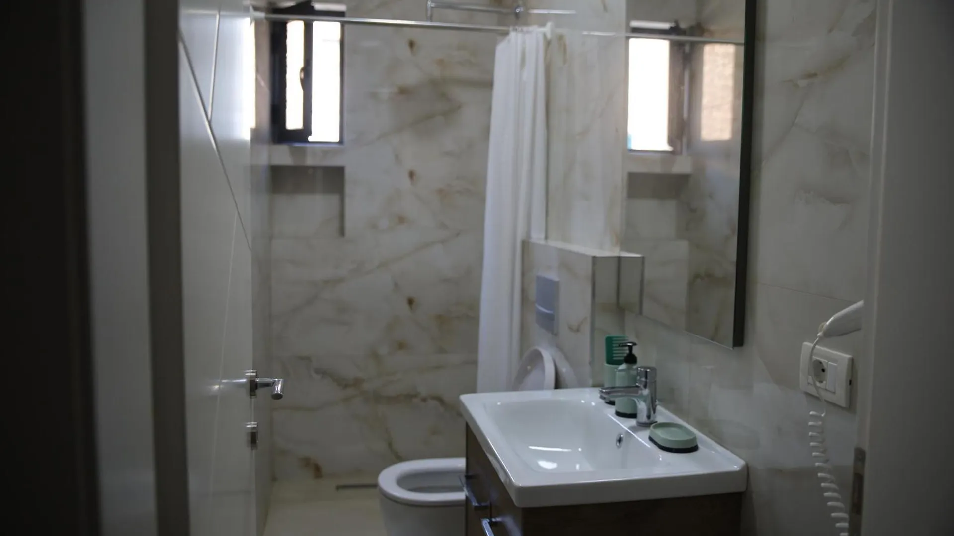 Angelx Apartments Tirana 0*,